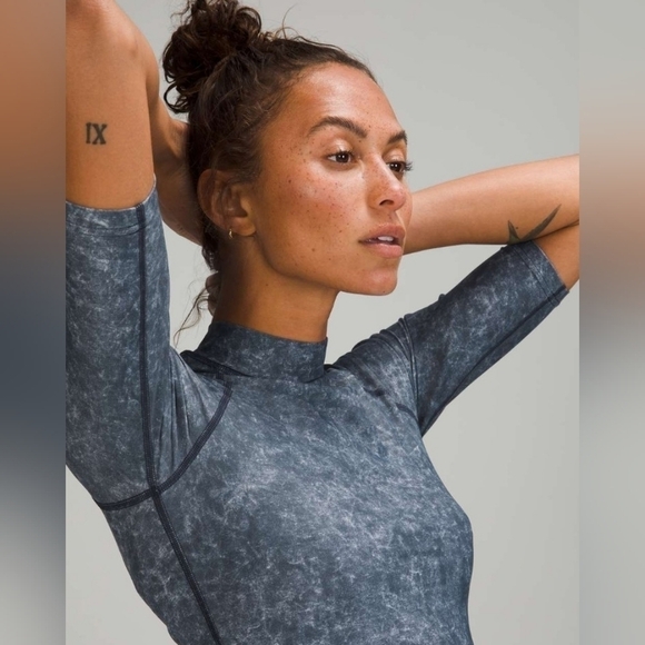 Lululemon Waterside UVP Short-Sleeve Rash Top Guard Denim Wash Blue Multi XXS - Picture 4 of 16